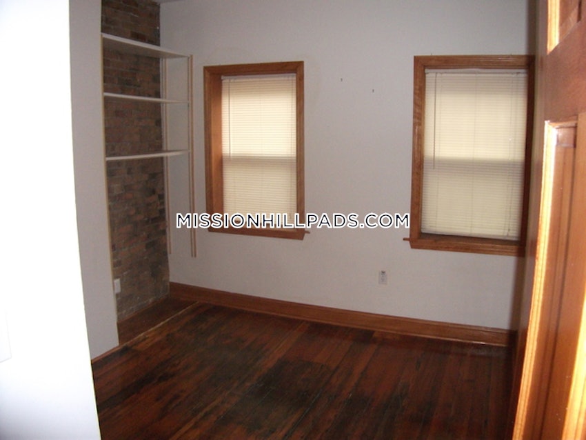 BOSTON - MISSION HILL - 4 Beds, 2 Baths - Image 36