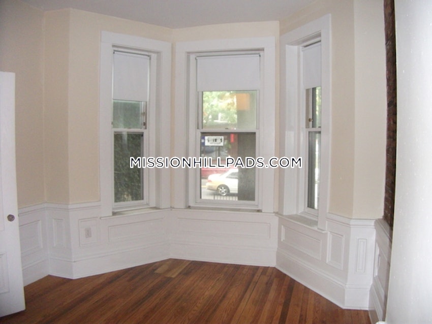 BOSTON - MISSION HILL - 4 Beds, 2 Baths - Image 31