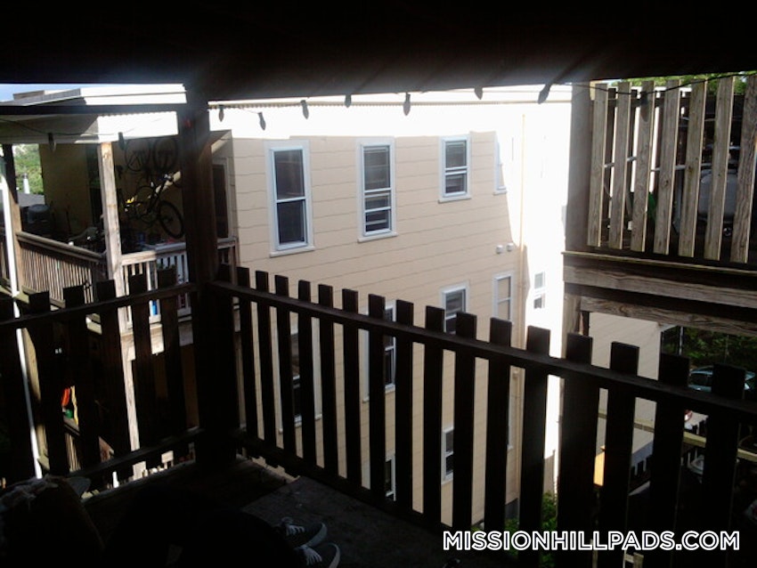 BOSTON - MISSION HILL - 4 Beds, 2 Baths - Image 13