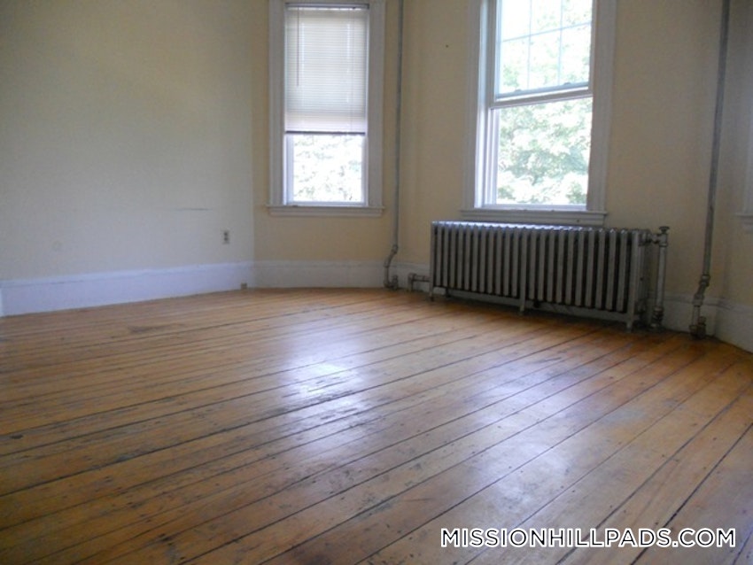 BOSTON - MISSION HILL - 5 Beds, 1 Bath - Image 9