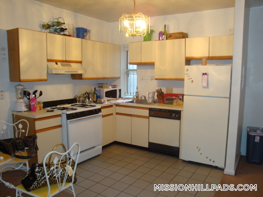 BOSTON - MISSION HILL - 2 Beds, 1 Bath - Image 4