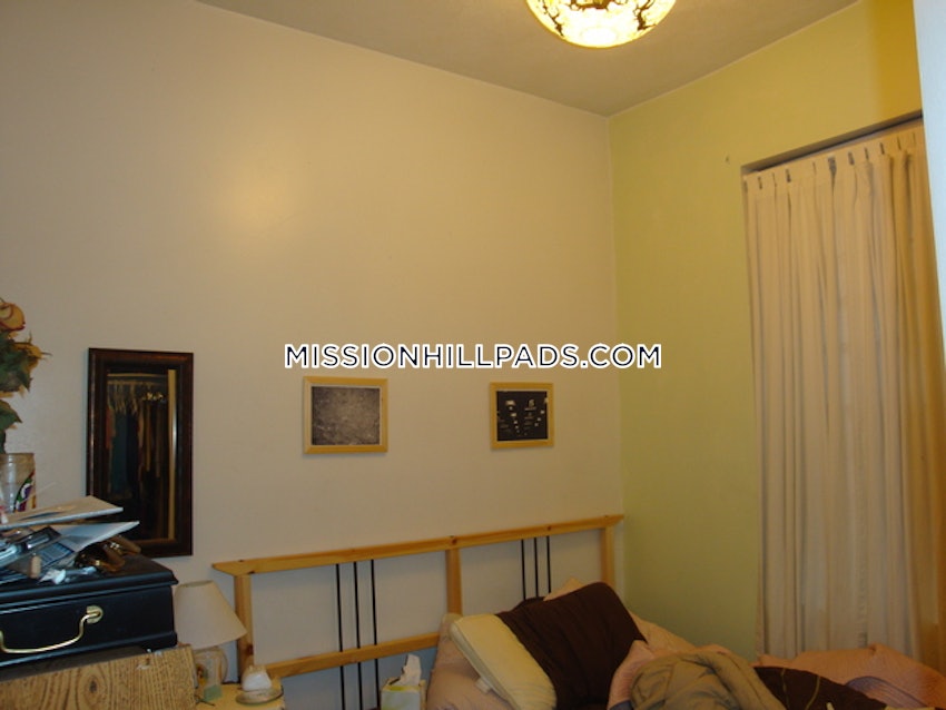 BOSTON - MISSION HILL - 1 Bed, 1 Bath - Image 4