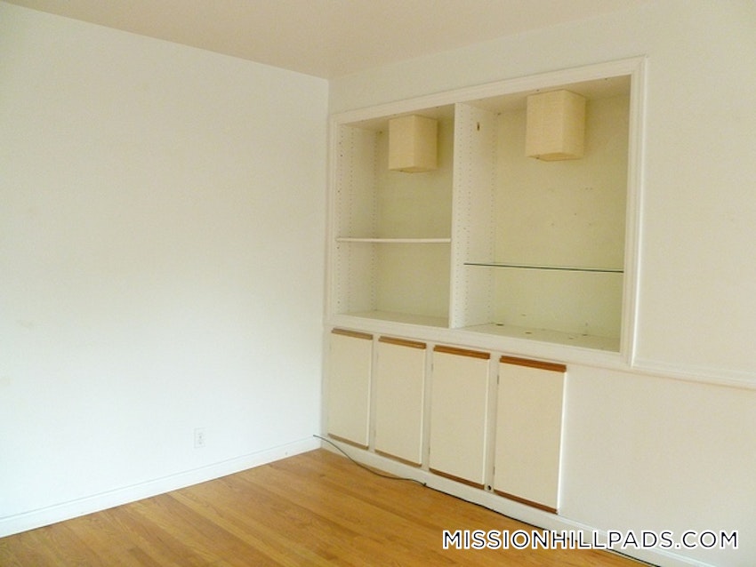 BOSTON - MISSION HILL - 3 Beds, 1 Bath - Image 16