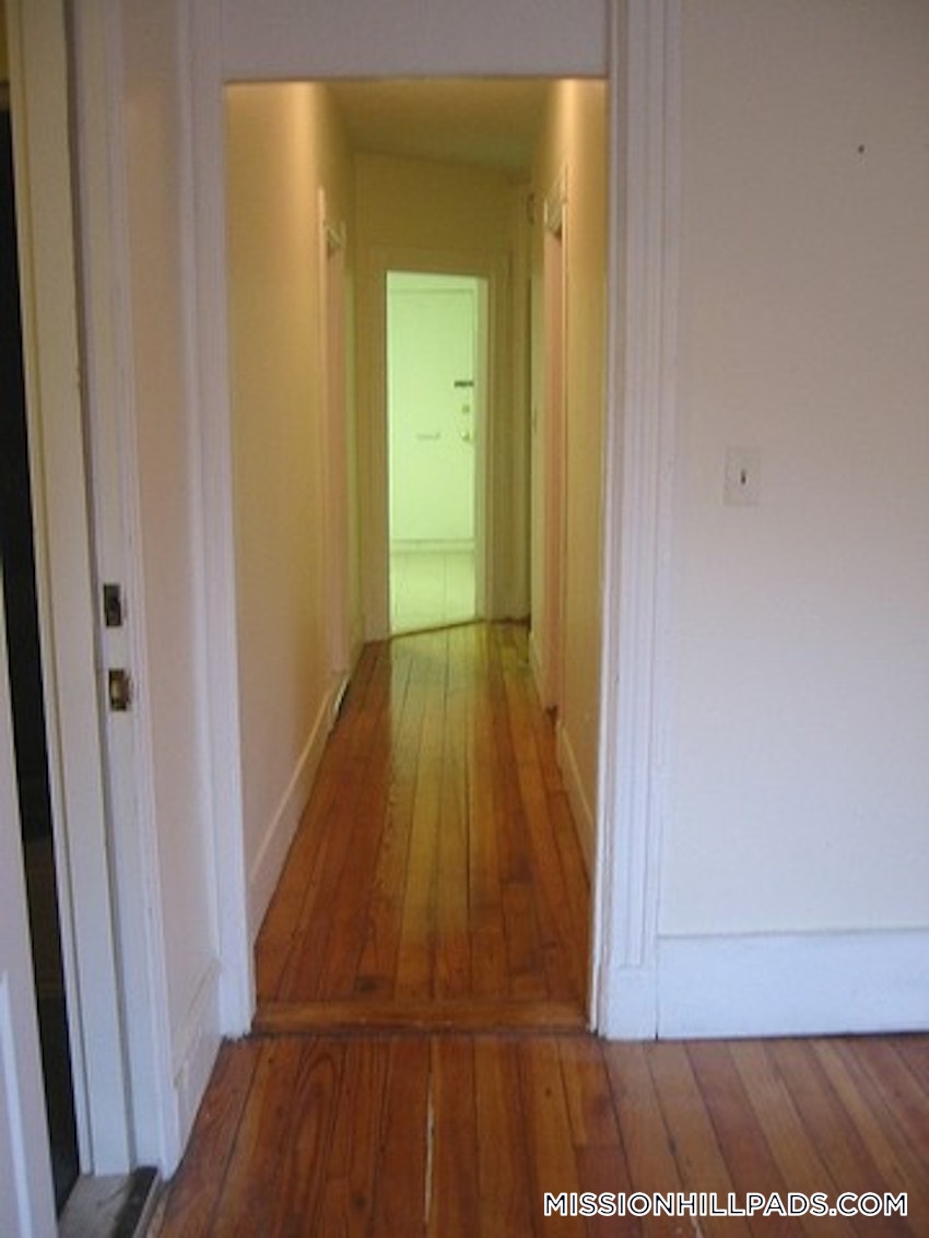 BOSTON - MISSION HILL - 3 Beds, 1 Bath - Image 14