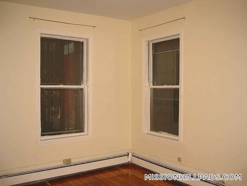 BOSTON - MISSION HILL - 3 Beds, 1 Bath - Image 13