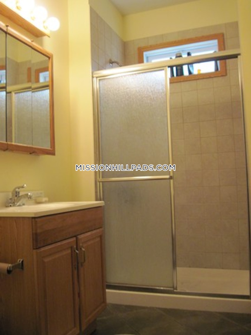 BOSTON - MISSION HILL - 5 Beds, 2 Baths - Image 71