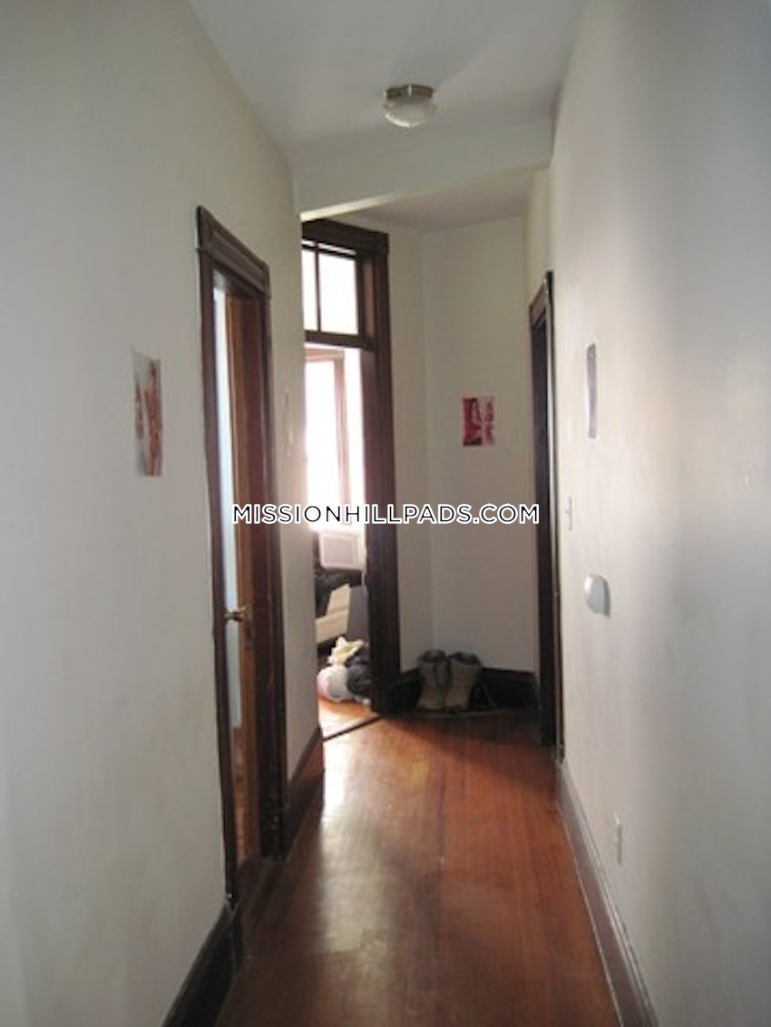 BOSTON - MISSION HILL - 5 Beds, 2 Baths - Image 36