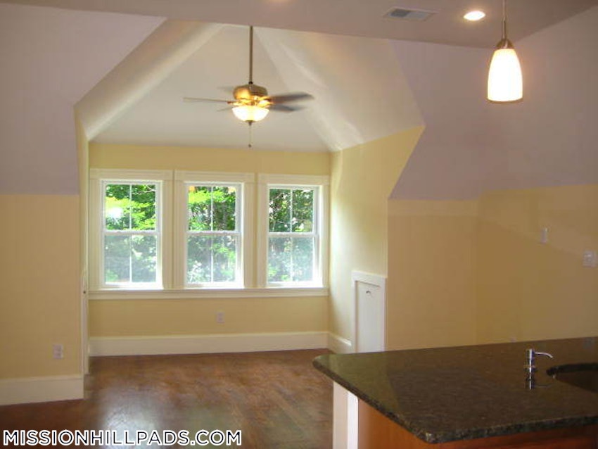 BOSTON - MISSION HILL - 4 Beds, 2 Baths - Image 28