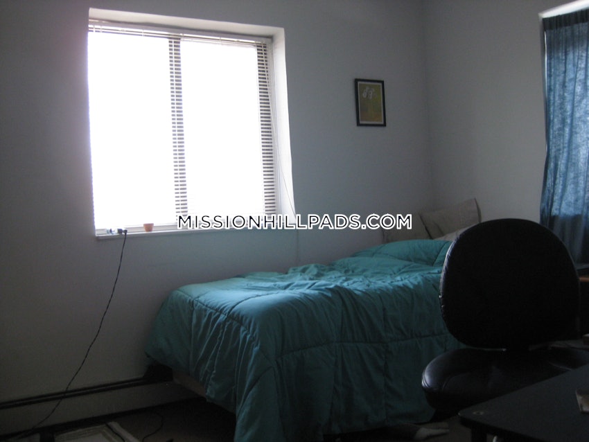 BOSTON - MISSION HILL - 2 Beds, 1 Bath - Image 3