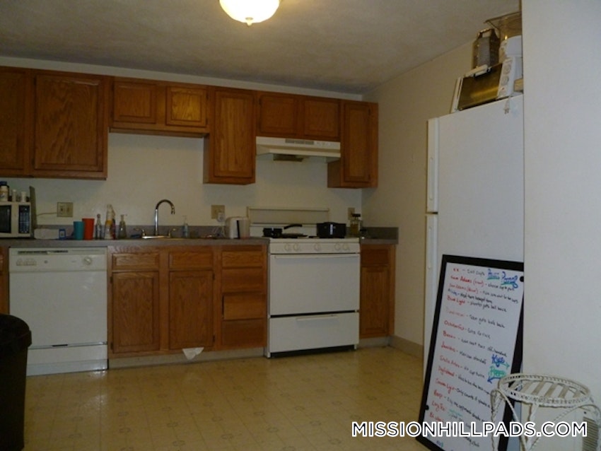 BOSTON - MISSION HILL - 2 Beds, 1 Bath - Image 9