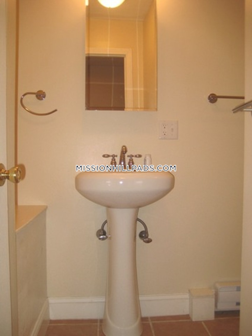 BOSTON - MISSION HILL - 1 Bed, 1 Bath - Image 23