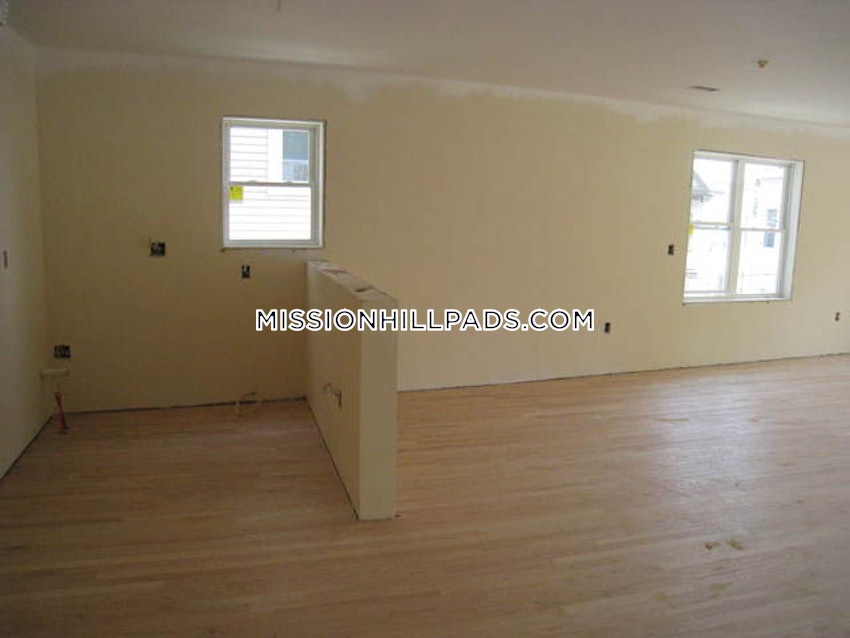 BOSTON - MISSION HILL - 4 Beds, 2 Baths - Image 41