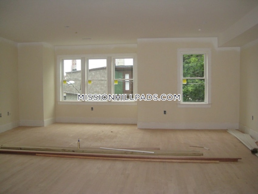 BOSTON - MISSION HILL - 4 Beds, 2 Baths - Image 36