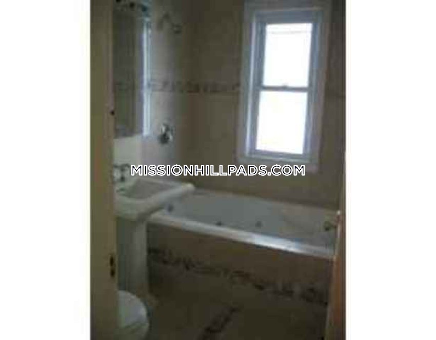 BOSTON - MISSION HILL - 4 Beds, 2 Baths - Image 71