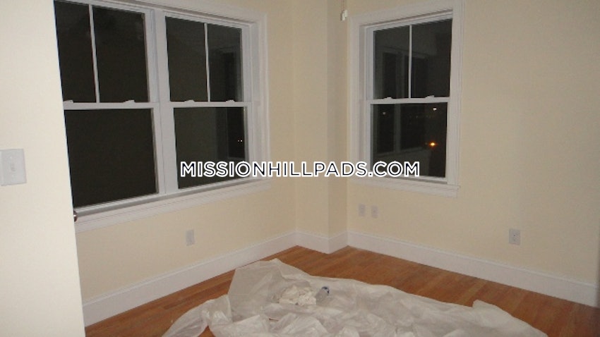 BOSTON - MISSION HILL - 3 Beds, 2 Baths - Image 79