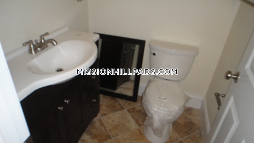 BOSTON - MISSION HILL - 3 Beds, 2 Baths - Image 76