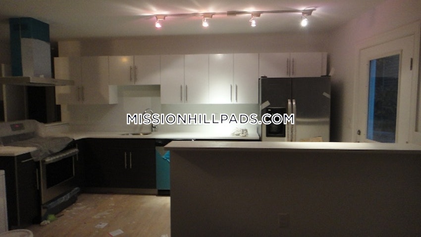 BOSTON - MISSION HILL - 4 Beds, 2 Baths - Image 49