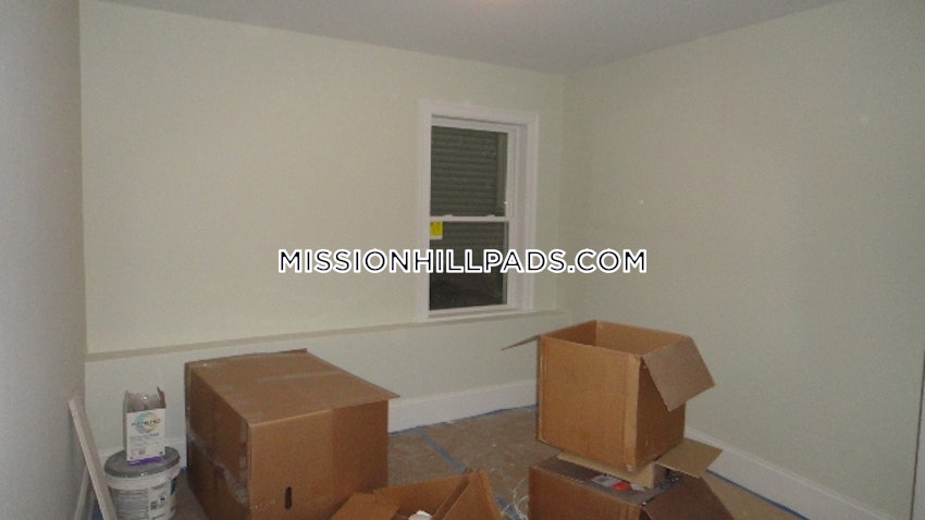 BOSTON - MISSION HILL - 4 Beds, 2 Baths - Image 53