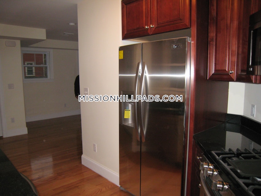 BOSTON - MISSION HILL - 3 Beds, 2 Baths - Image 74