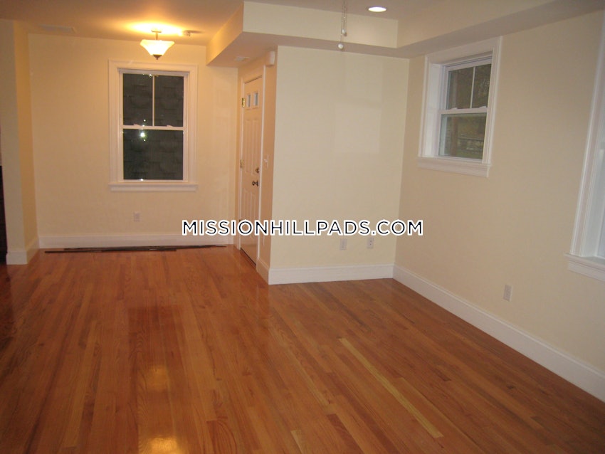 BOSTON - MISSION HILL - 3 Beds, 2 Baths - Image 73