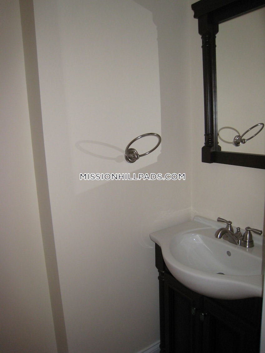 BOSTON - MISSION HILL - 3 Beds, 2 Baths - Image 72