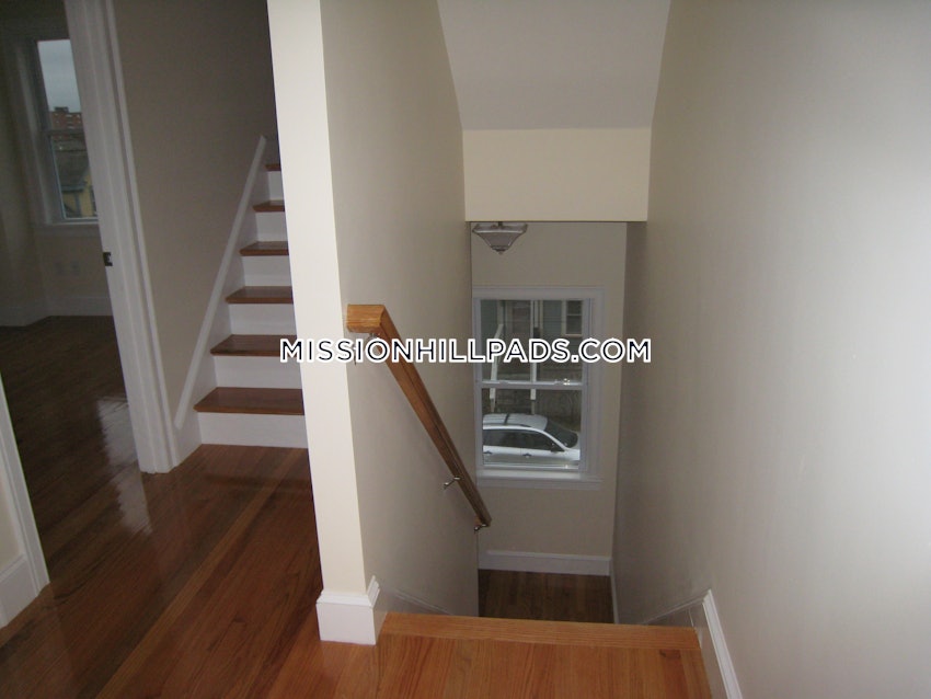 BOSTON - MISSION HILL - 3 Beds, 2 Baths - Image 70