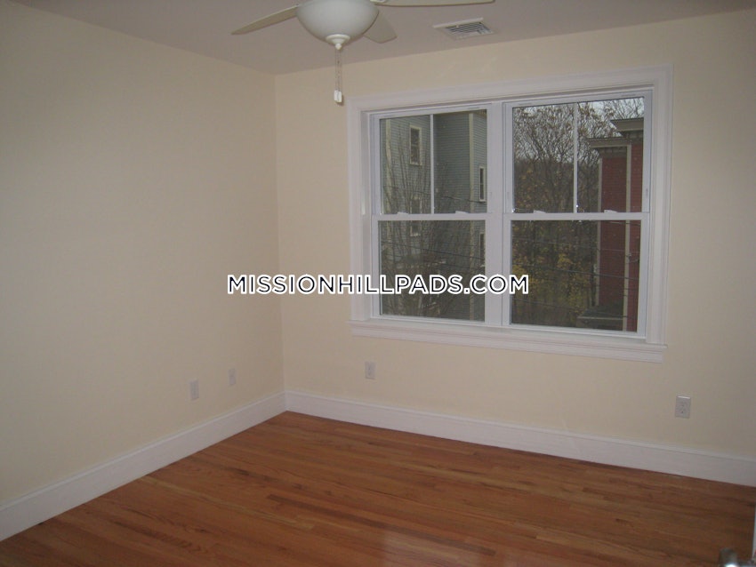 BOSTON - MISSION HILL - 3 Beds, 2 Baths - Image 69