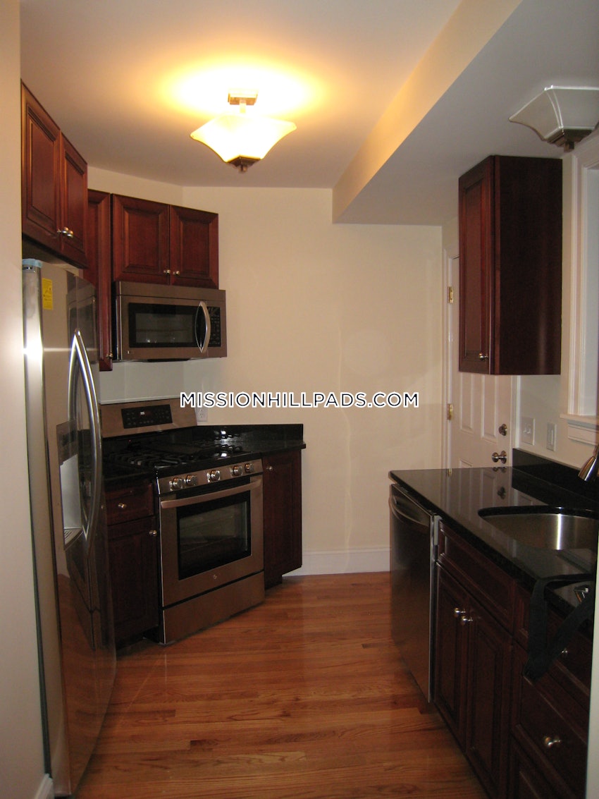 BOSTON - MISSION HILL - 3 Beds, 2 Baths - Image 63