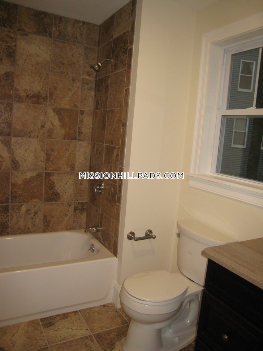 BOSTON - MISSION HILL - 3 Beds, 2 Baths - Image 59