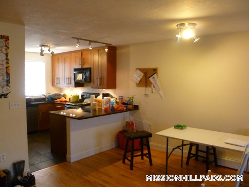 BOSTON - MISSION HILL - 4 Beds, 2 Baths - Image 40