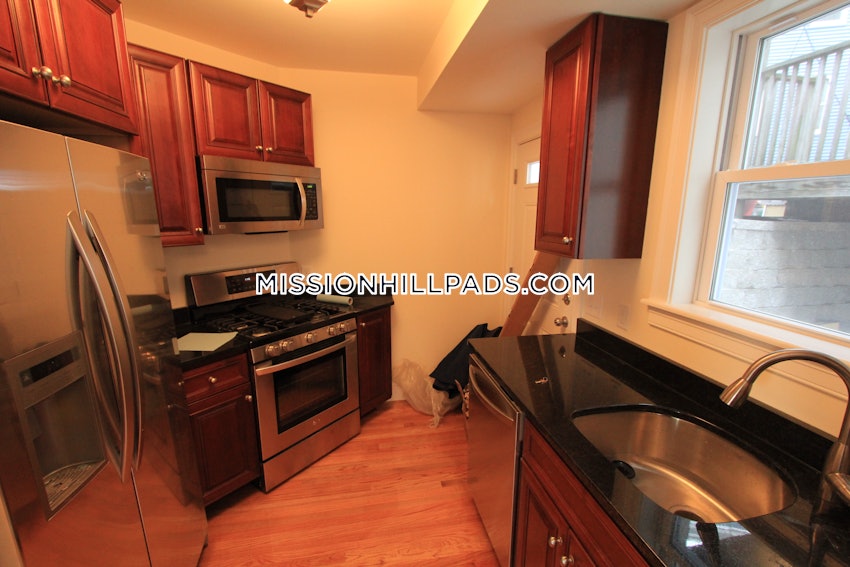 BOSTON - MISSION HILL - 3 Beds, 2 Baths - Image 58