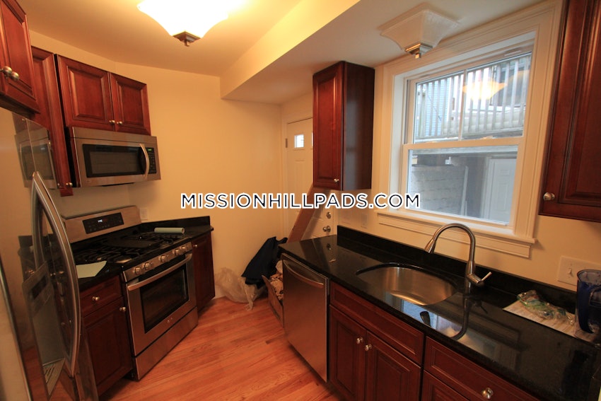 BOSTON - MISSION HILL - 3 Beds, 2 Baths - Image 57