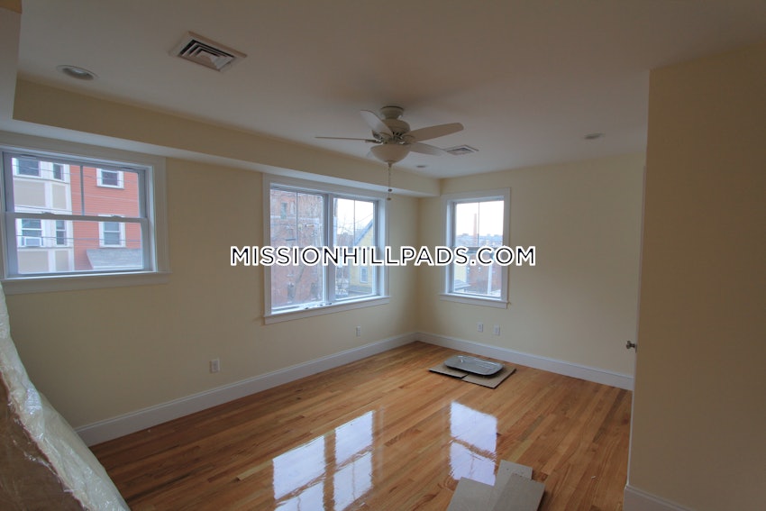 BOSTON - MISSION HILL - 3 Beds, 2 Baths - Image 56