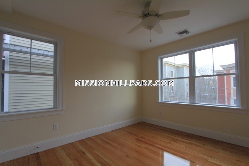 BOSTON - MISSION HILL - 3 Beds, 2 Baths - Image 47