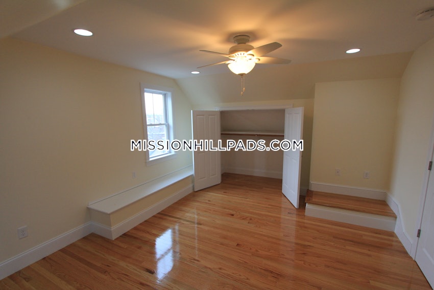 BOSTON - MISSION HILL - 3 Beds, 2 Baths - Image 42