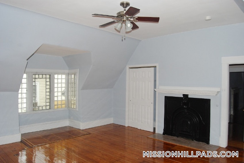 BOSTON - MISSION HILL - 5 Beds, 3 Baths - Image 41