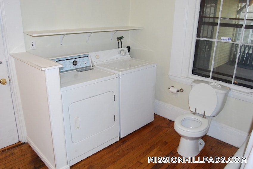 BOSTON - MISSION HILL - 5 Beds, 3 Baths - Image 38