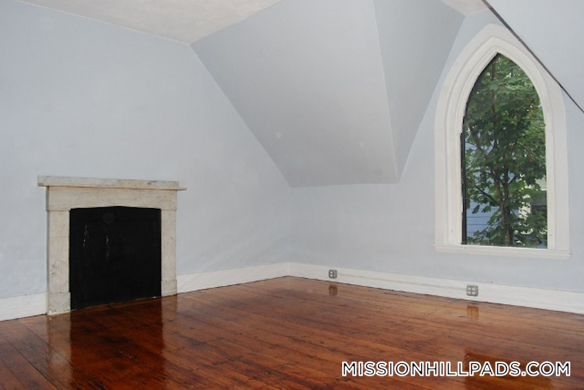 BOSTON - MISSION HILL - 5 Beds, 3 Baths - Image 34