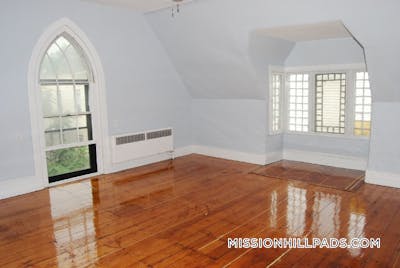 Mission Hill 5 Beds 3 Baths Boston - $8,800