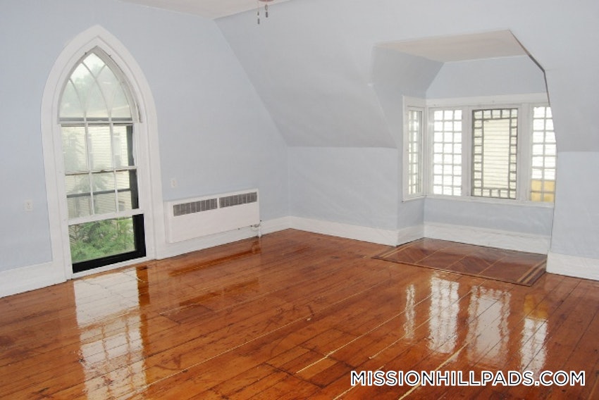 BOSTON - MISSION HILL - 5 Beds, 3 Baths - Image 32