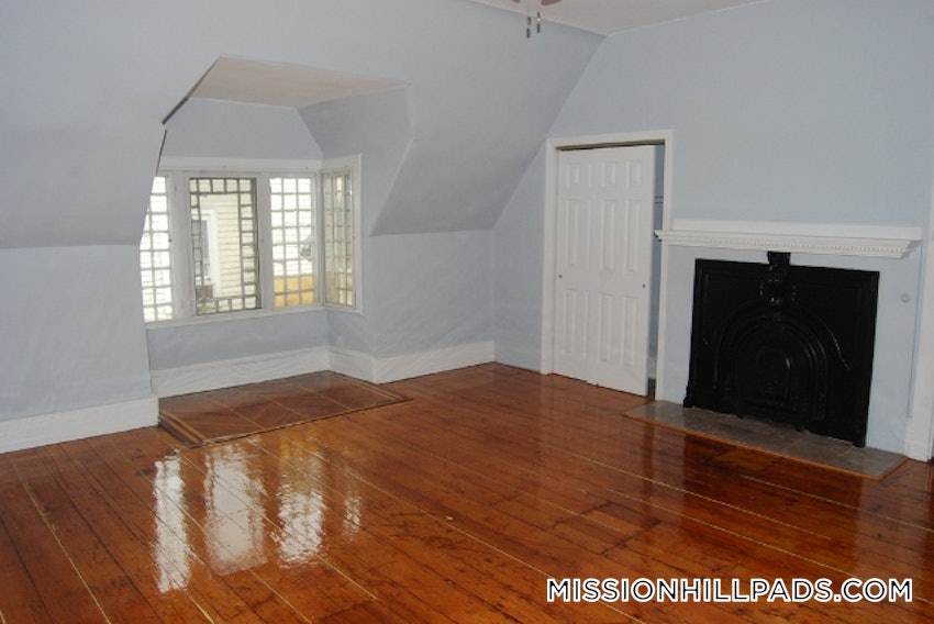 BOSTON - MISSION HILL - 5 Beds, 3 Baths - Image 33