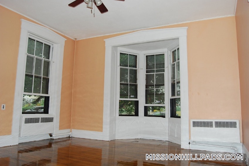 BOSTON - MISSION HILL - 5 Beds, 3 Baths - Image 31