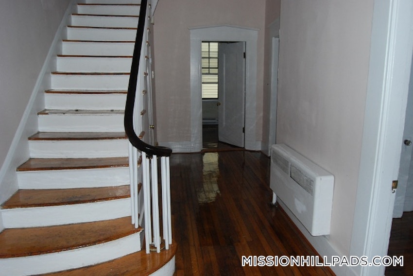 BOSTON - MISSION HILL - 5 Beds, 3 Baths - Image 29