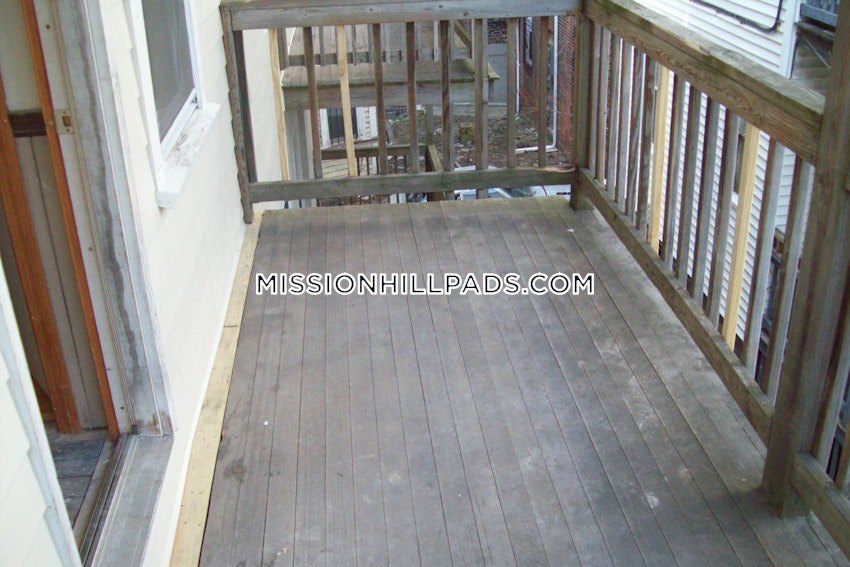 Boston - Mission Hill - 4 Beds, 2 Baths - Image 11