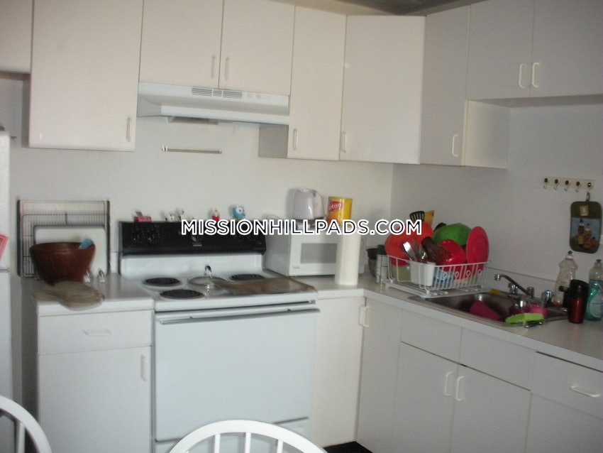 BOSTON - MISSION HILL - 2 Beds, 1 Bath - Image 4