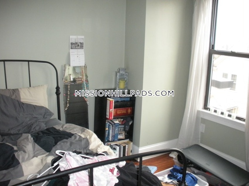 BOSTON - MISSION HILL - 5 Beds, 2 Baths - Image 6