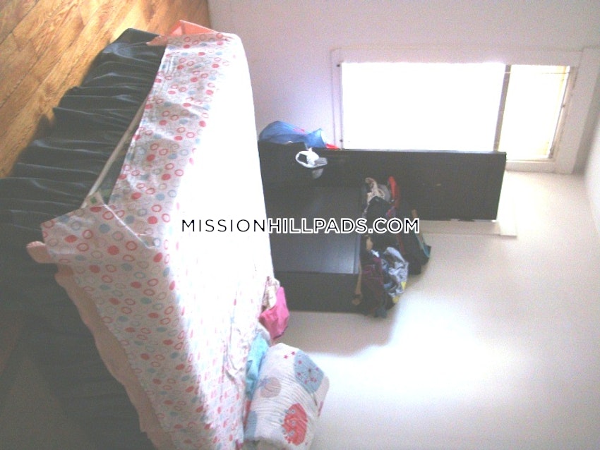 Boston - Mission Hill - 4 Beds, 1 Bath - Image 40