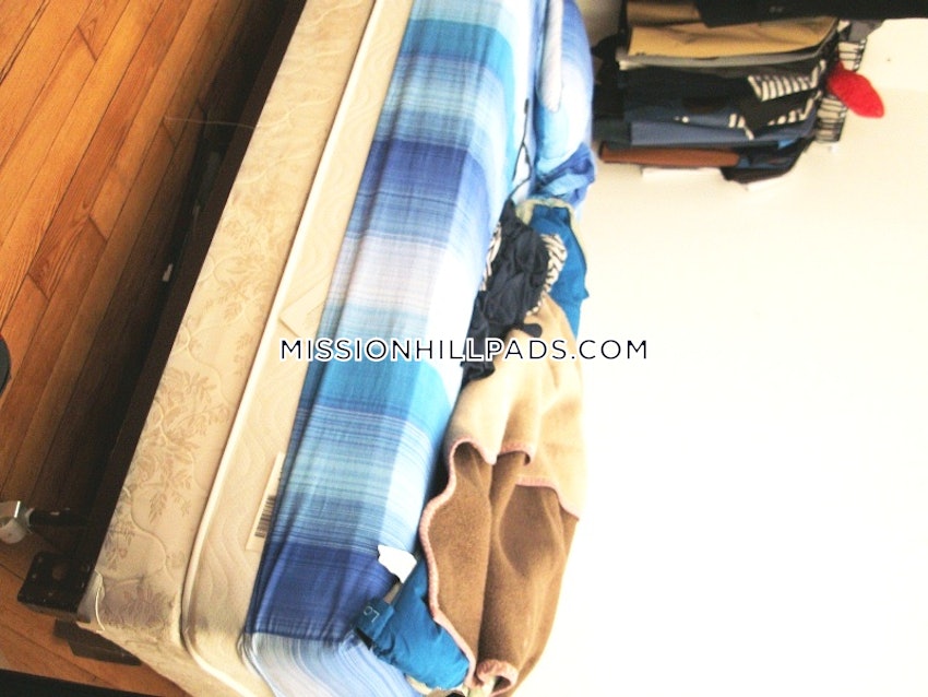 Boston - Mission Hill - 4 Beds, 1 Bath - Image 49