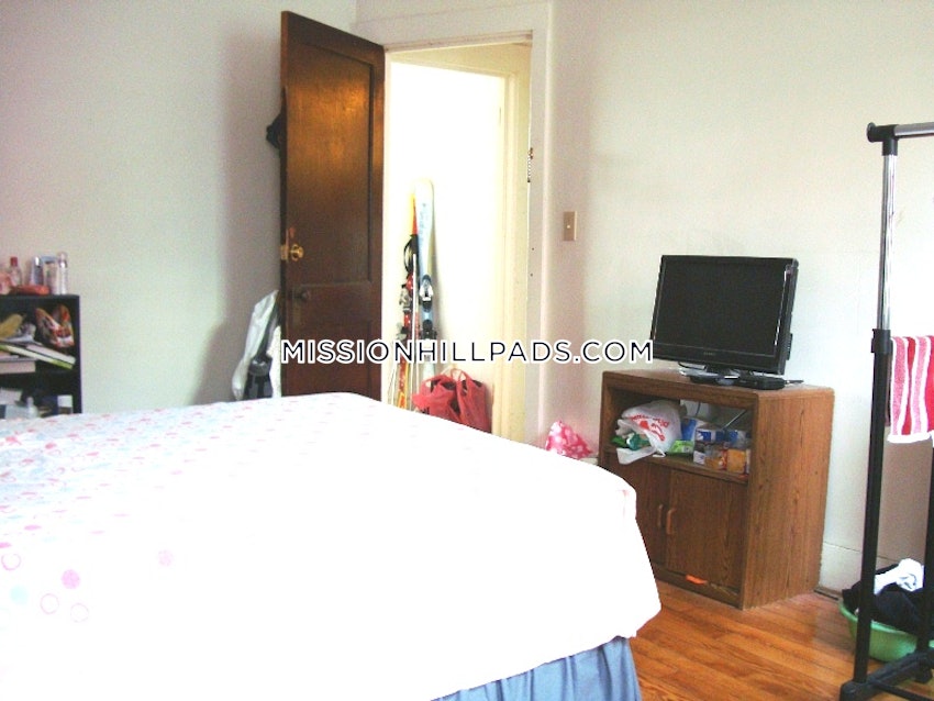 Boston - Mission Hill - 4 Beds, 1 Bath - Image 8