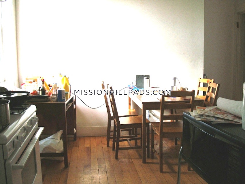 BOSTON - MISSION HILL - 4 Beds, 1 Bath - Image 19